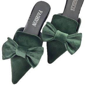 NWT flat Mule with Bow
